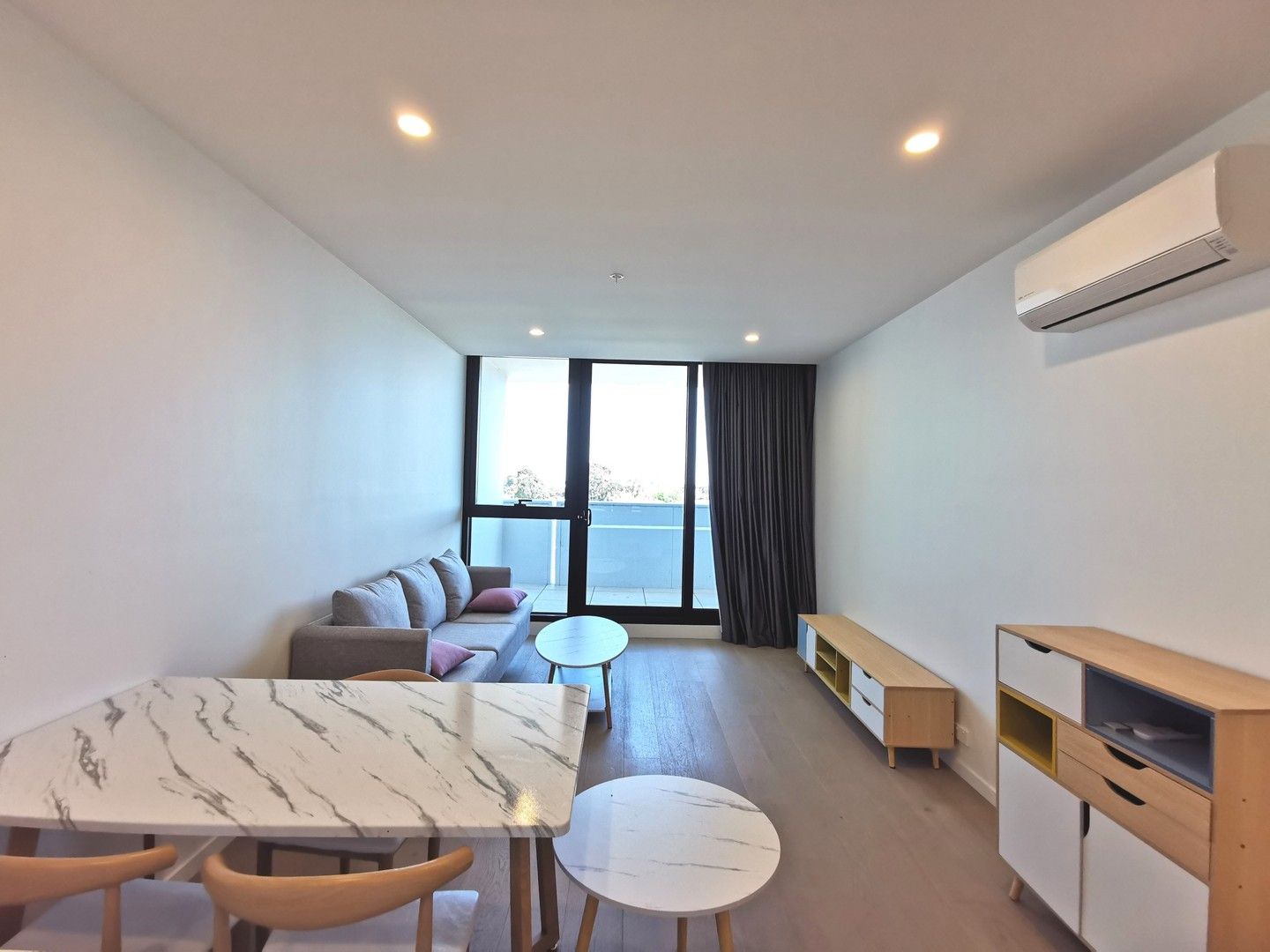 2 bedrooms Apartment / Unit / Flat in 405/2 Dalgety Street OAKLEIGH VIC, 3166