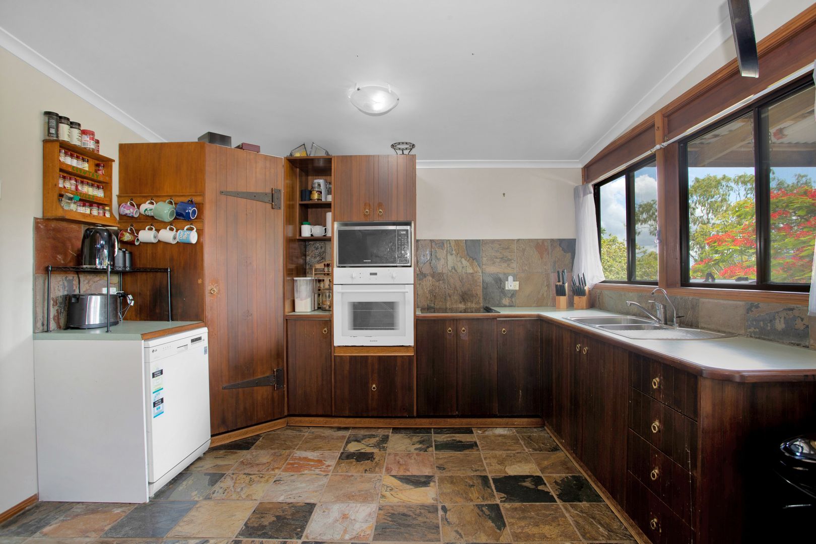 112 Gardiners Road, Habana QLD 4740, Image 2