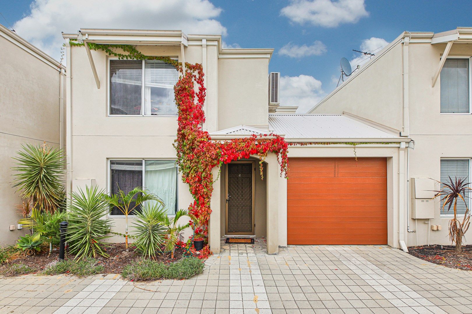 3 bedrooms House in 4/12 Charles East Street MIDLAND WA, 6056