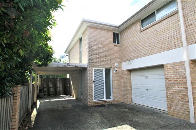 Picture of 2/29 Chester Terrace, SOUTHPORT QLD 4215