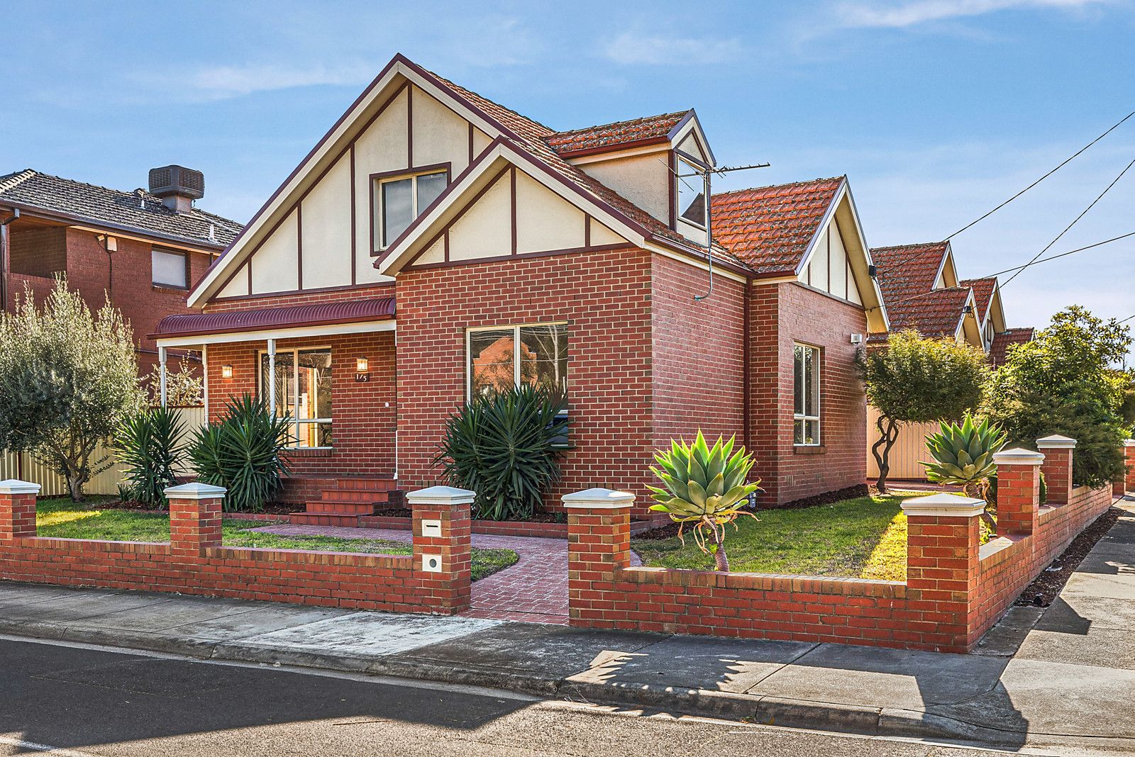 3 bedrooms House in 1/5 Cameron Road ESSENDON VIC, 3040