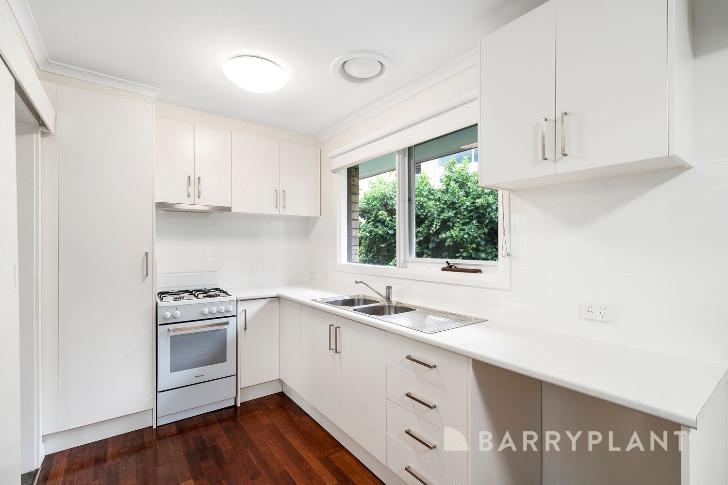 2/10 Hatfield Court, West Footscray VIC 3012, Image 2