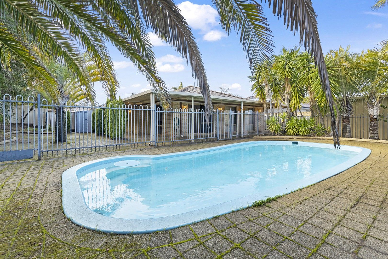4 bedrooms House in 11 Garrow Court KINGSLEY WA, 6026