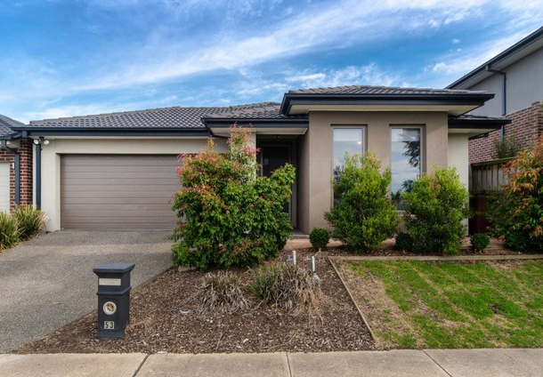 53 Thoroughbred Drive, Clyde North VIC 3978