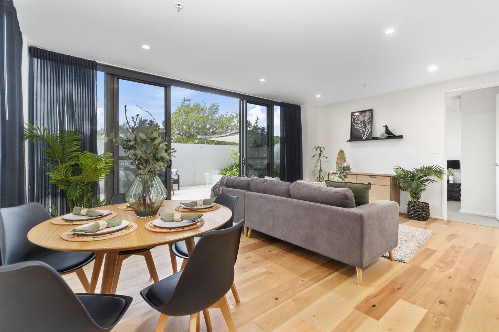 6/15 Irving Street, Phillip ACT 2606, Image 2