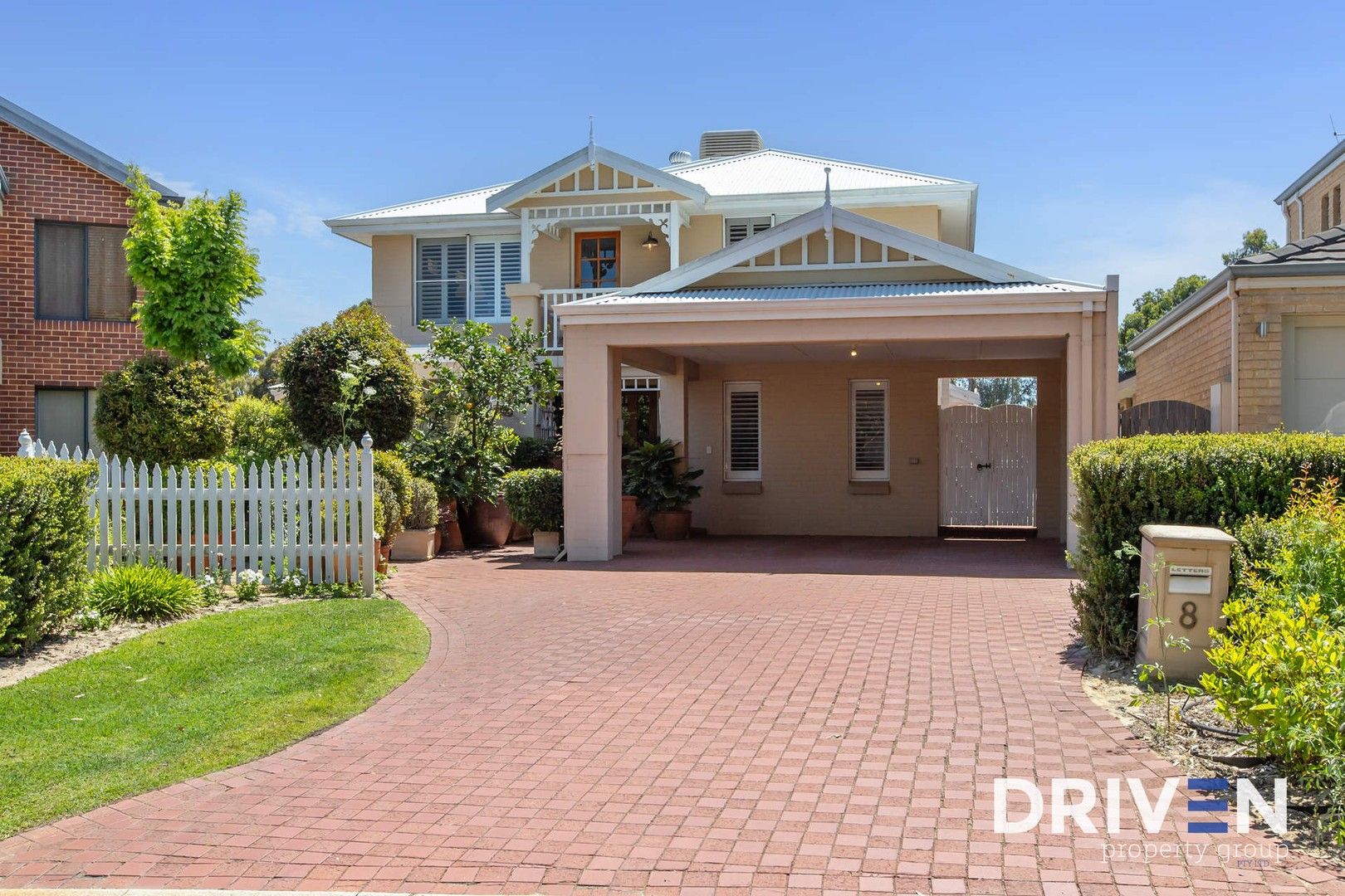 4 bedrooms House in 8 Riversdale Pass JANDAKOT WA, 6164