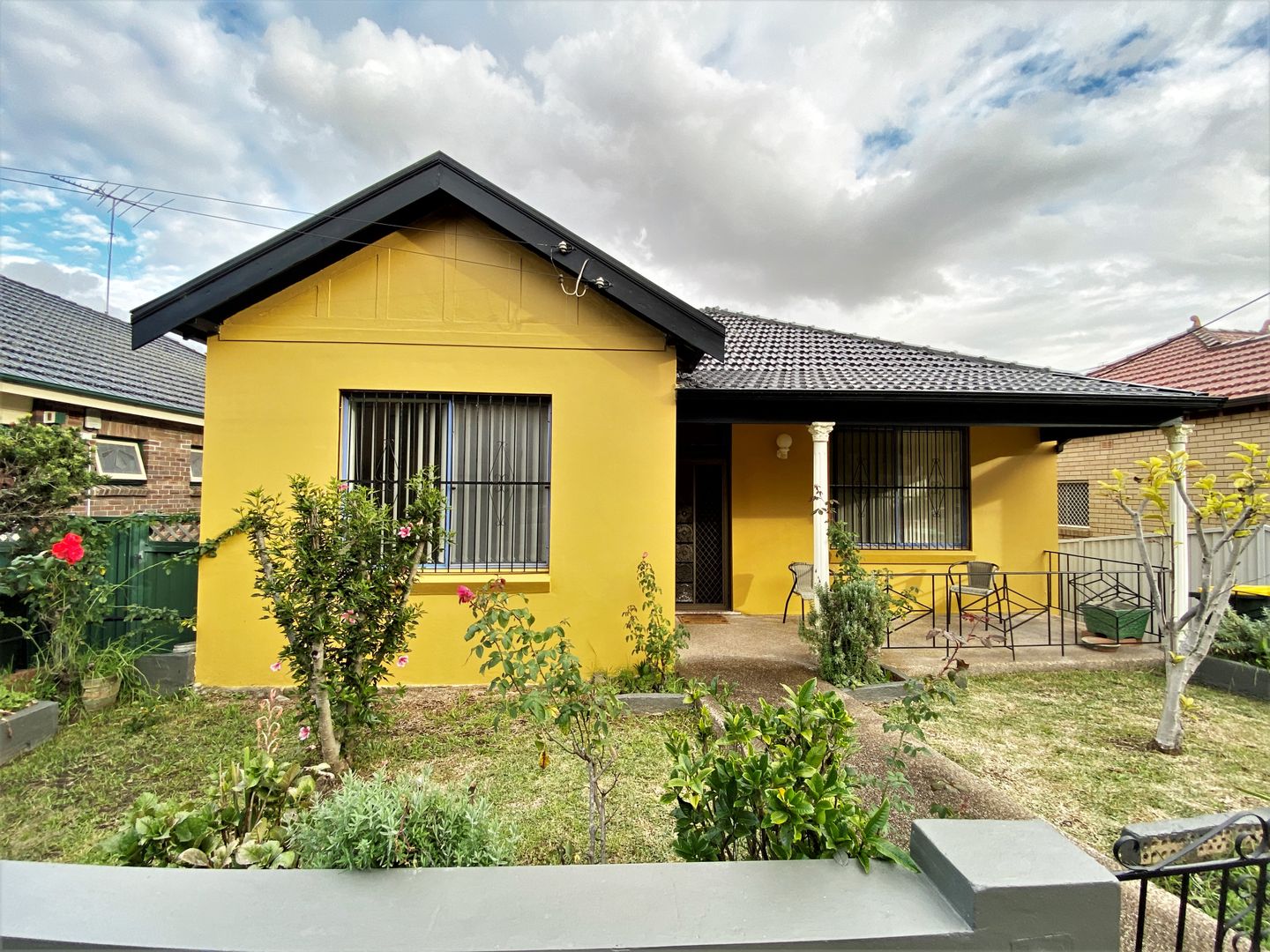 3 bedrooms House in 8 Tincombe Street CANTERBURY NSW, 2193