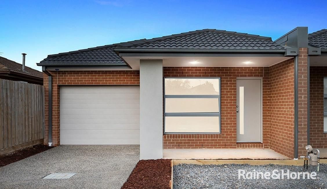 3 bedrooms Apartment / Unit / Flat in 2/30 Bourke Road MELTON SOUTH VIC, 3338