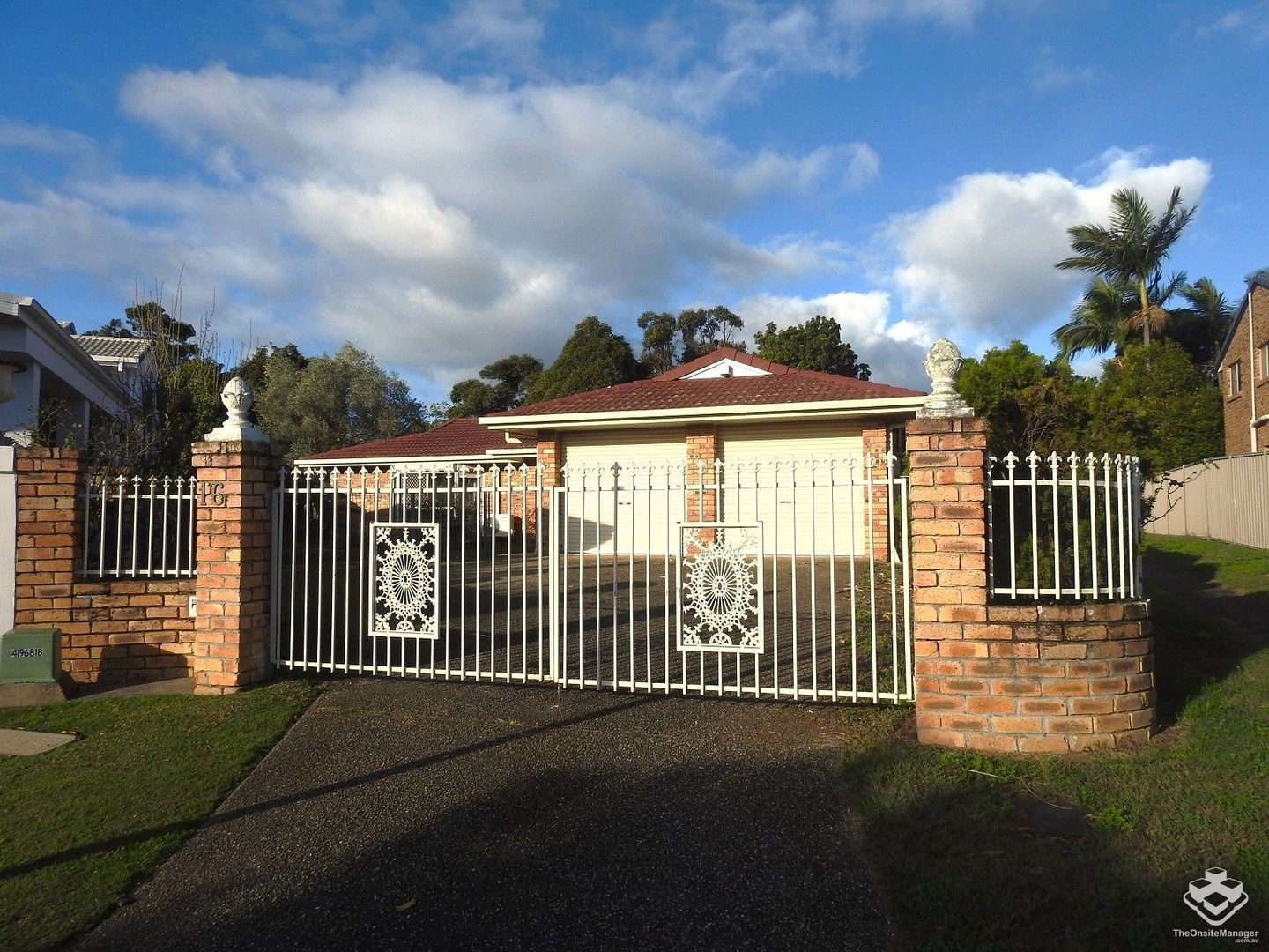 5 bedrooms House in 16 Falaise Place SUNNYBANK HILLS QLD, 4109