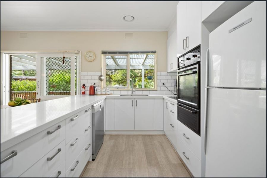 4 bedrooms House in 5 Glenfern Road FERNTREE GULLY VIC, 3156