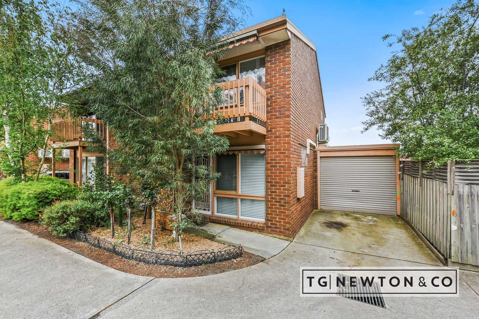 10/2-18 Bourke Road, Oakleigh South VIC 3167