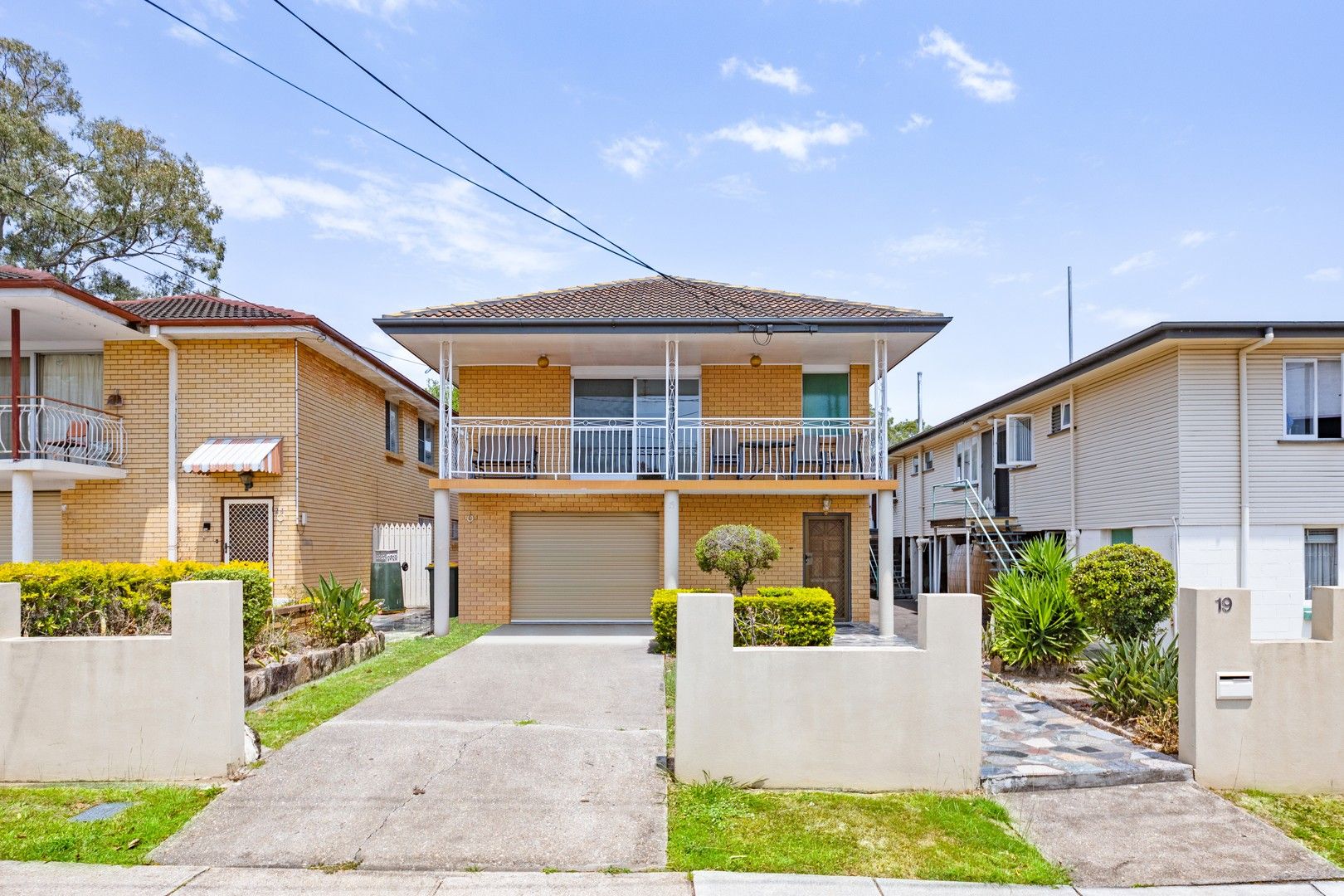 5 bedrooms House in 19 Inwood Street WOOLOOWIN QLD, 4030