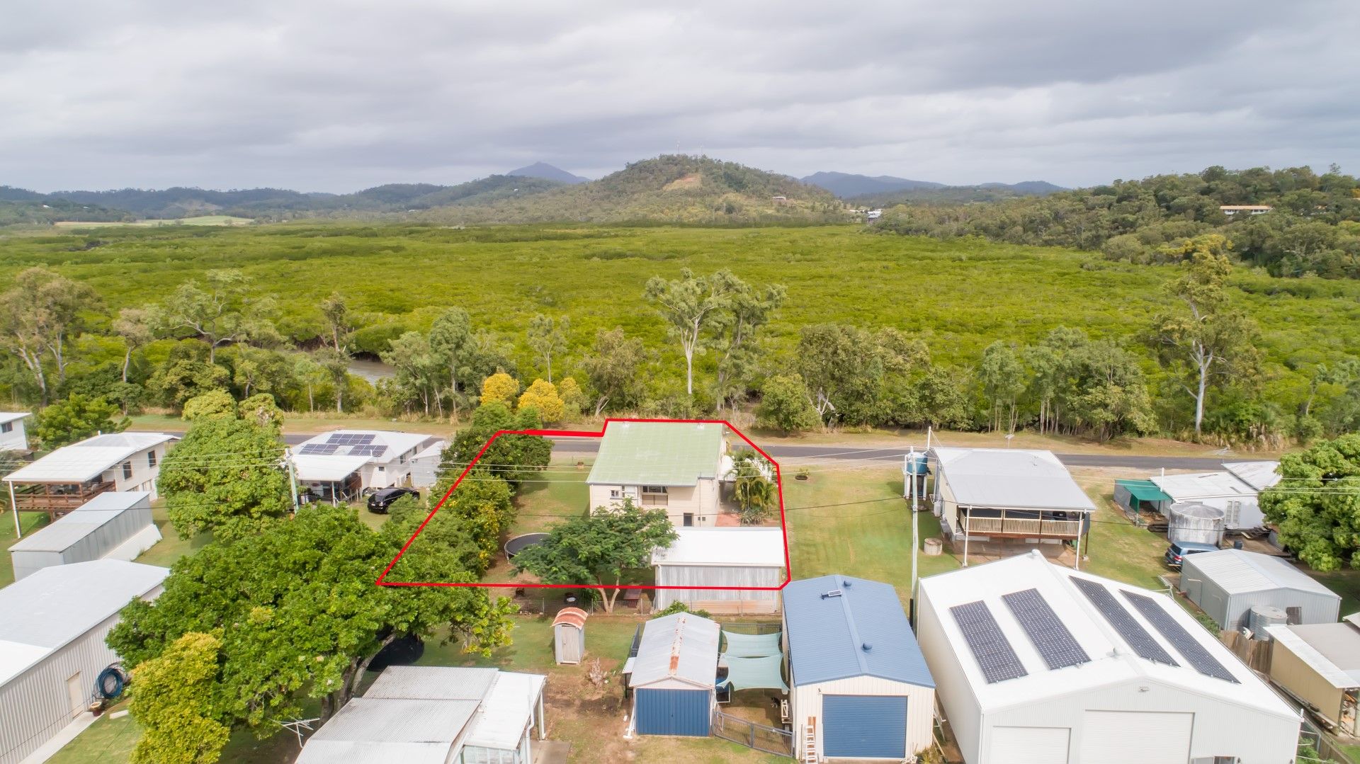 33 Evans Avenue, Seaforth QLD 4741, Image 2