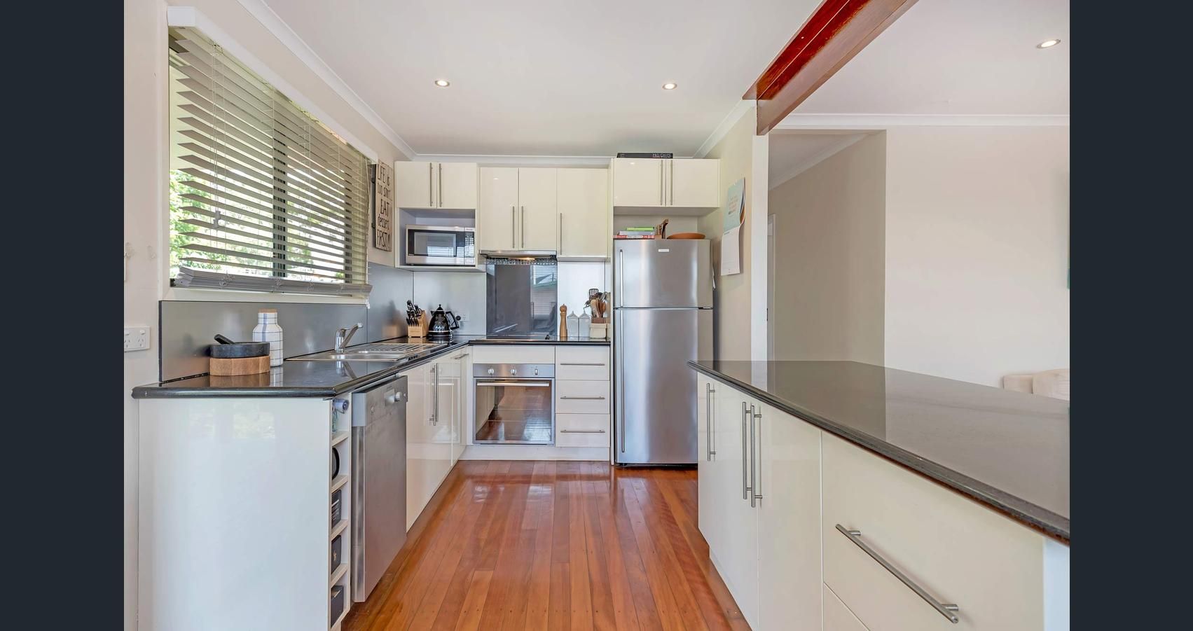 4 bedrooms House in 10 McCowan Street ASHMORE QLD, 4214