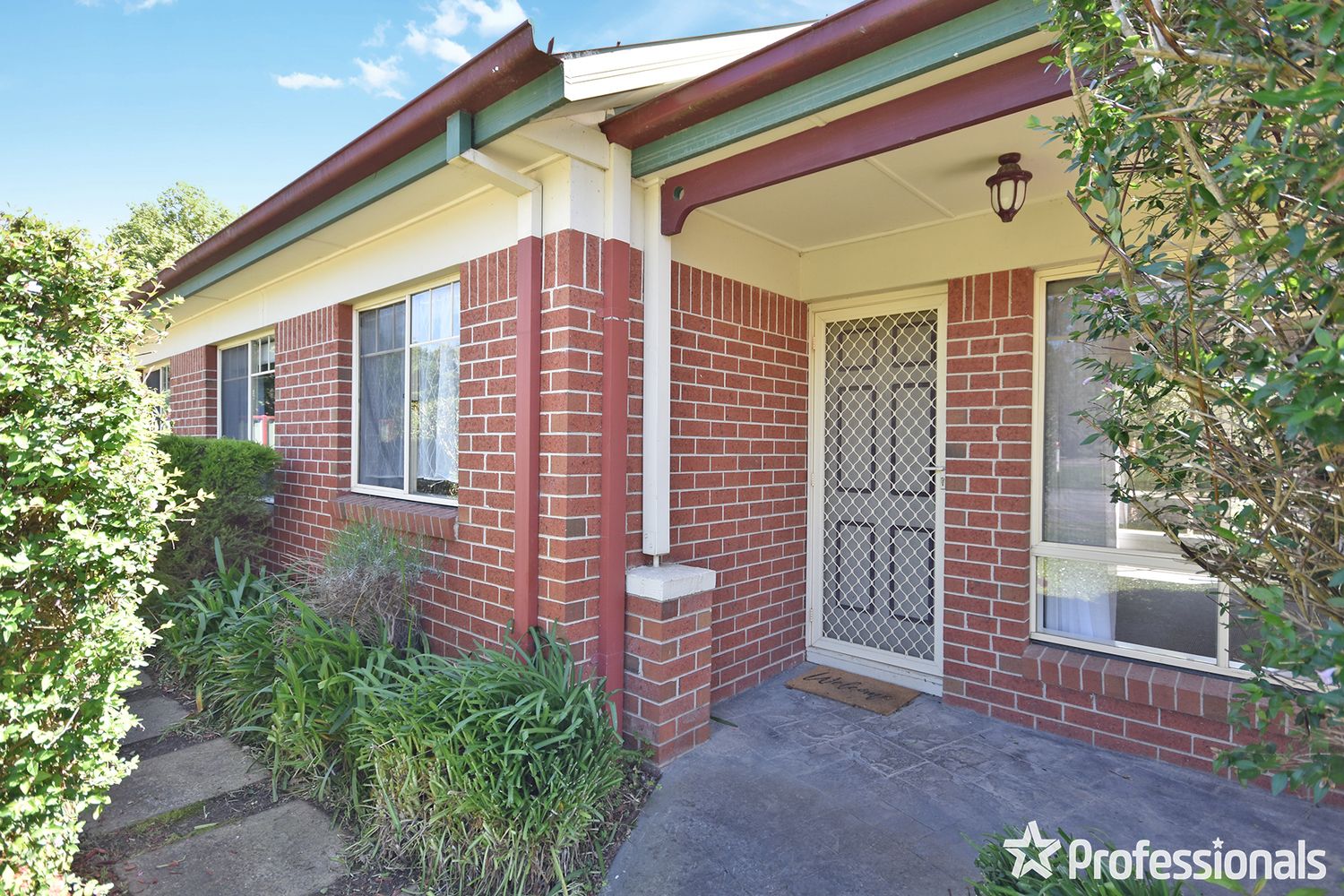 2 bedrooms Apartment / Unit / Flat in 1/28 Chapel Street LILYDALE VIC, 3140