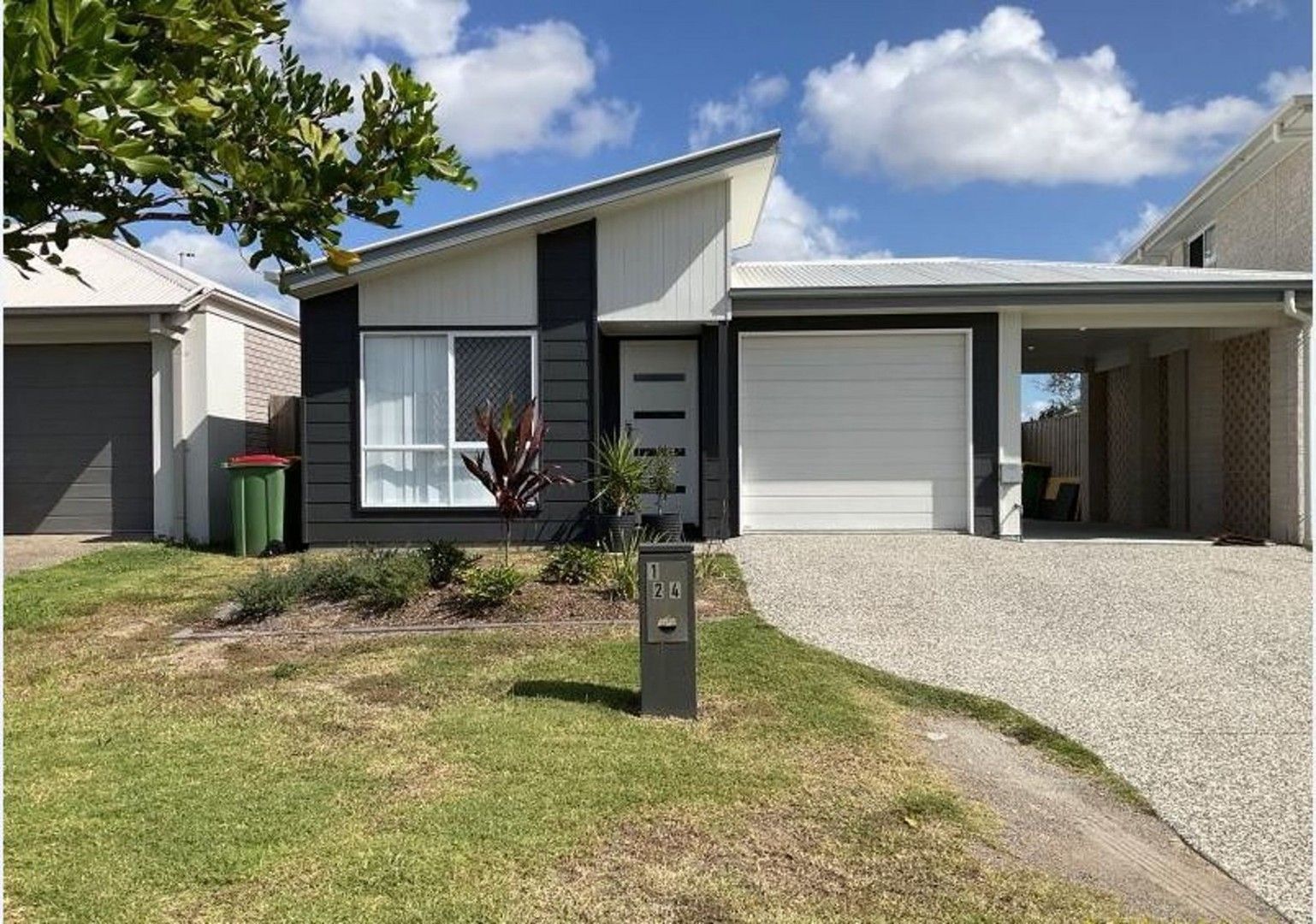 3 bedrooms Duplex in 1/24 Chisolm Way PIMPAMA QLD, 4209