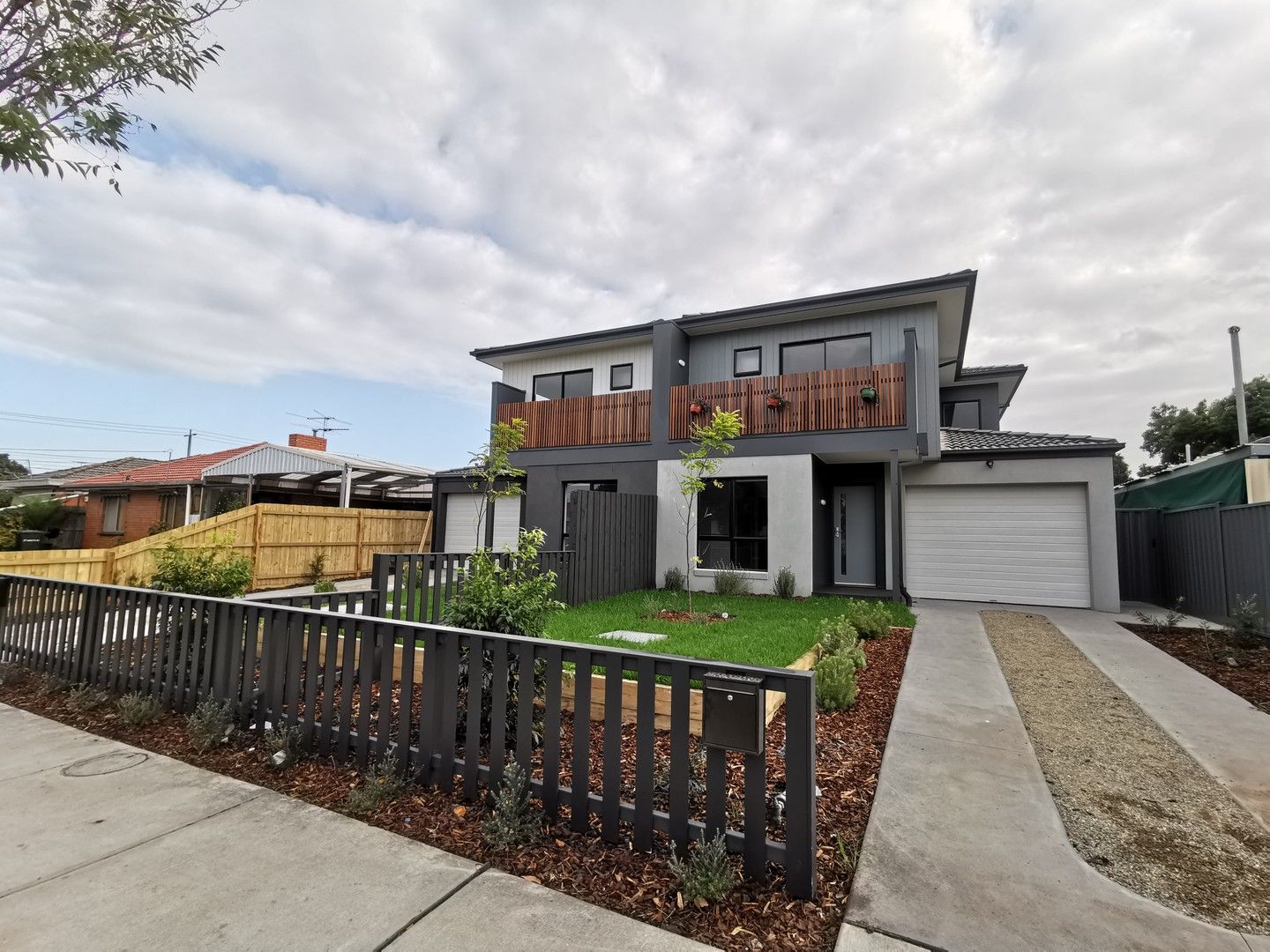 4 bedrooms Townhouse in 35B Hanleth Avenue SPRINGVALE VIC, 3171