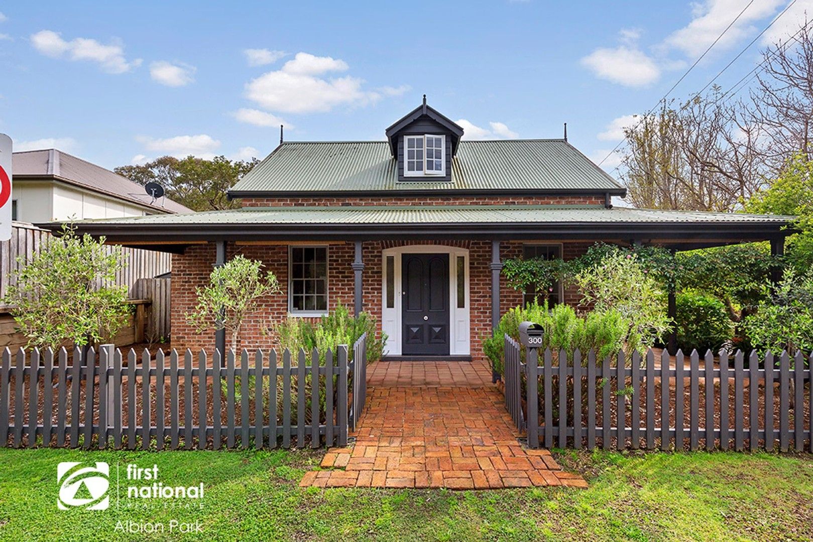 1 bedrooms Studio in 300 Cordeaux Road MOUNT KEMBLA NSW, 2526