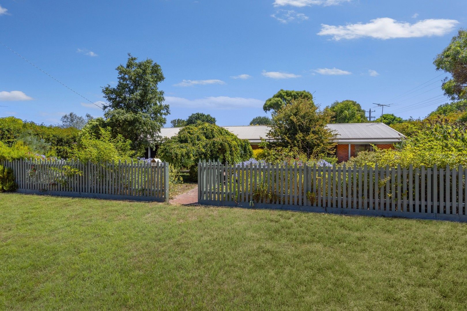 3 bedrooms House in 2 Louise Lane LANCEFIELD VIC, 3435