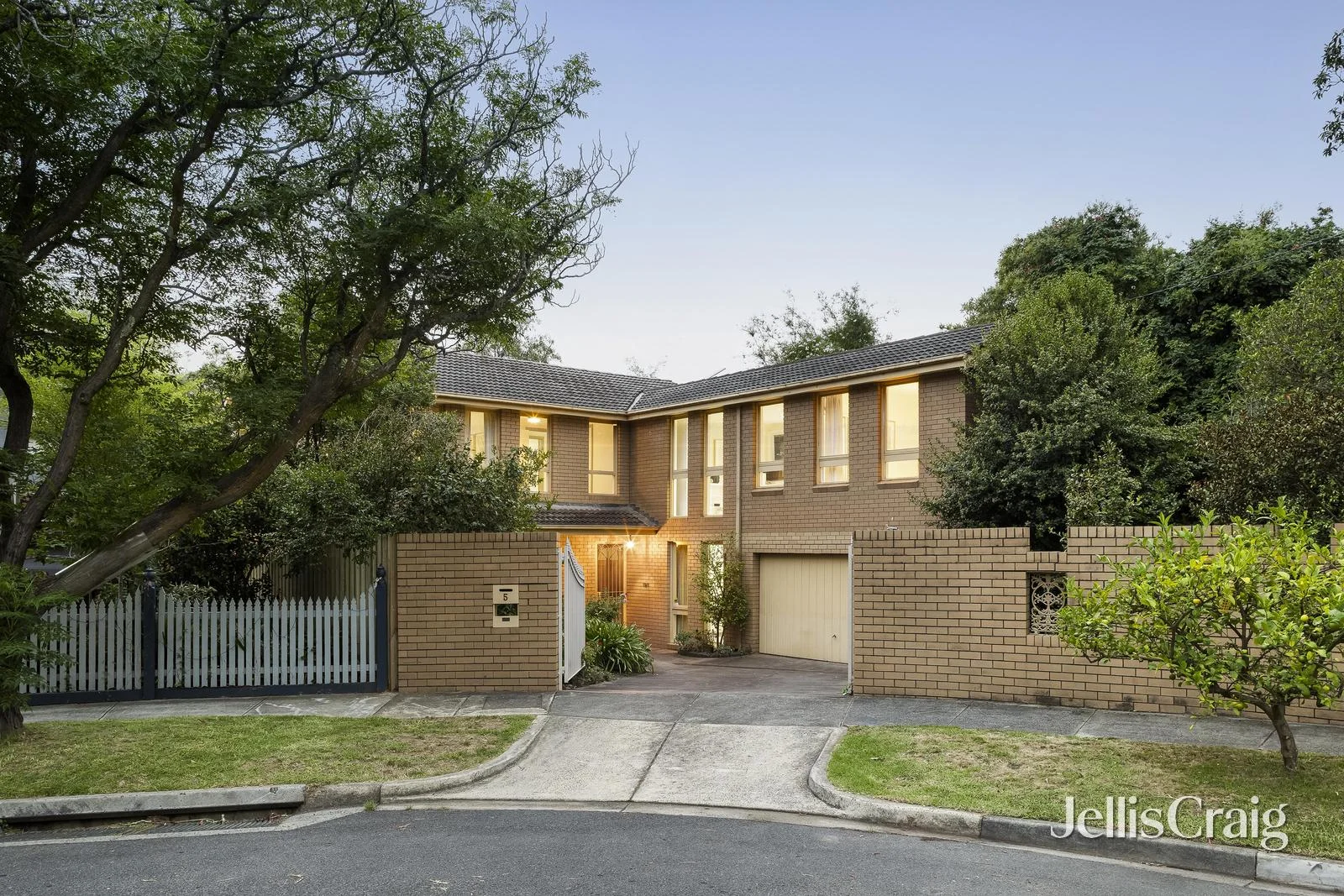 5 Griffin Close, Surrey Hills VIC 3127