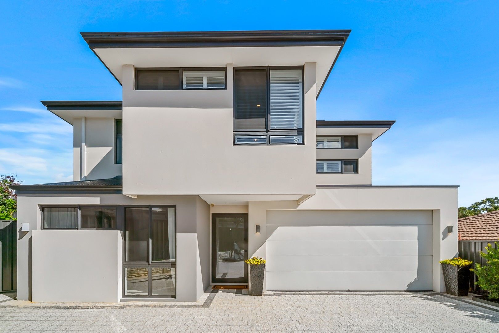 4 bedrooms House in 8A Abbott Ct LEEMING WA, 6149