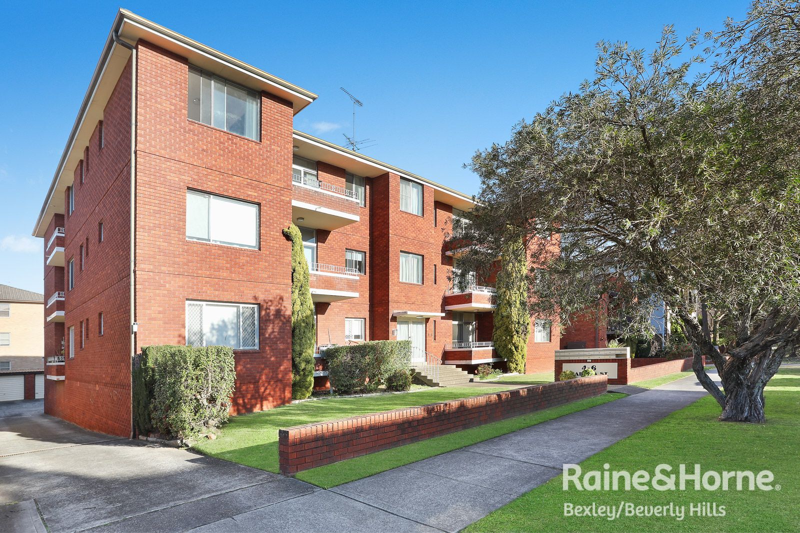2 bedrooms Apartment / Unit / Flat in 8/4-6 Kairawa Street SOUTH HURSTVILLE NSW, 2221