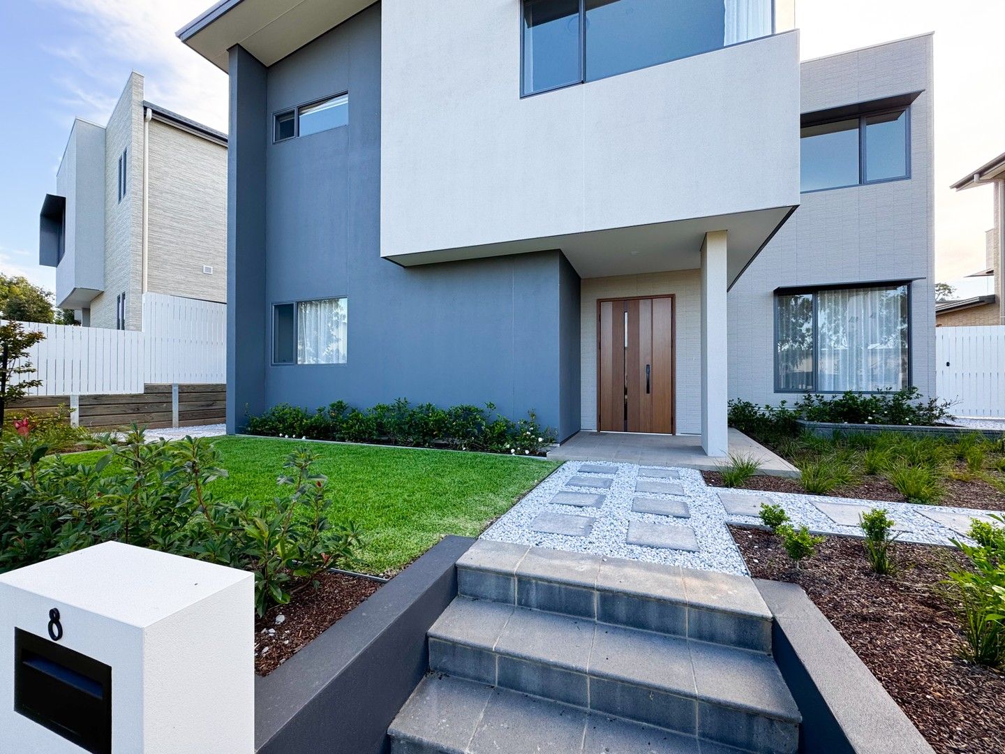 4 bedrooms House in 8 Casablanca Boulevard GLEDSWOOD HILLS NSW, 2557