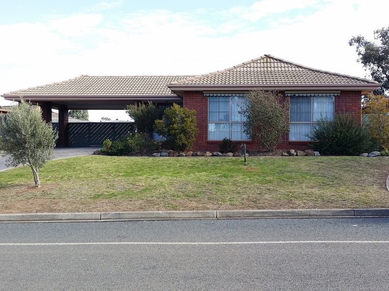 3 bedrooms House in 58 Underbank Boulevard BACCHUS MARSH VIC, 3340