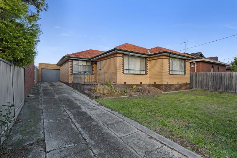 3 bedrooms House in 12 Willow Drive AVONDALE HEIGHTS VIC, 3034