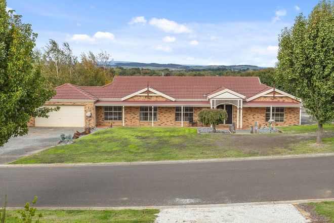 Picture of 11 Clover Court, ROMSEY VIC 3434