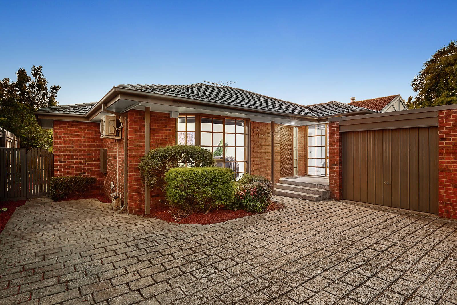 2/284 Mont Albert Road, Surrey Hills Property History & Address