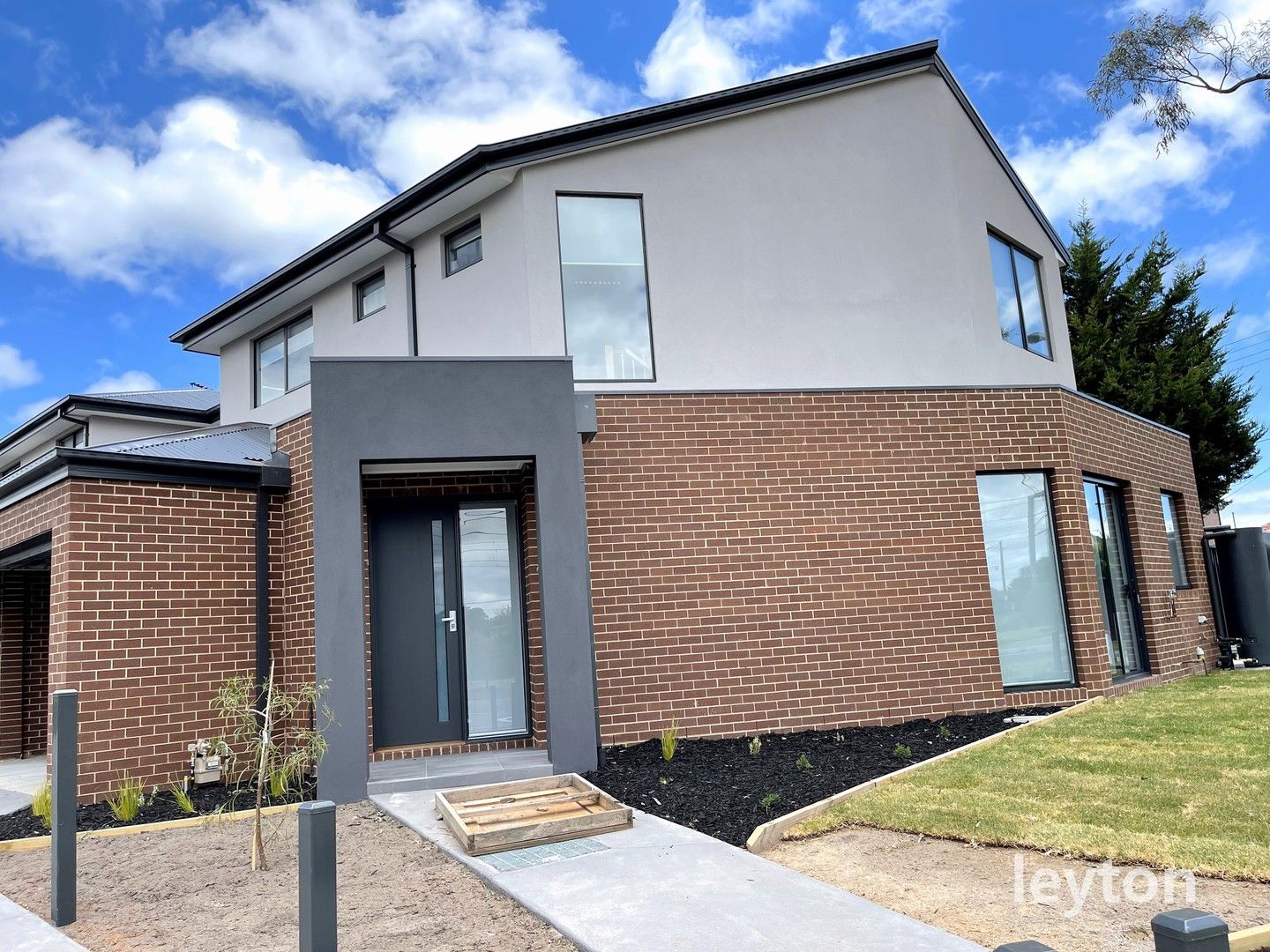 4 bedrooms Townhouse in 127 Lightwood Road NOBLE PARK VIC, 3174