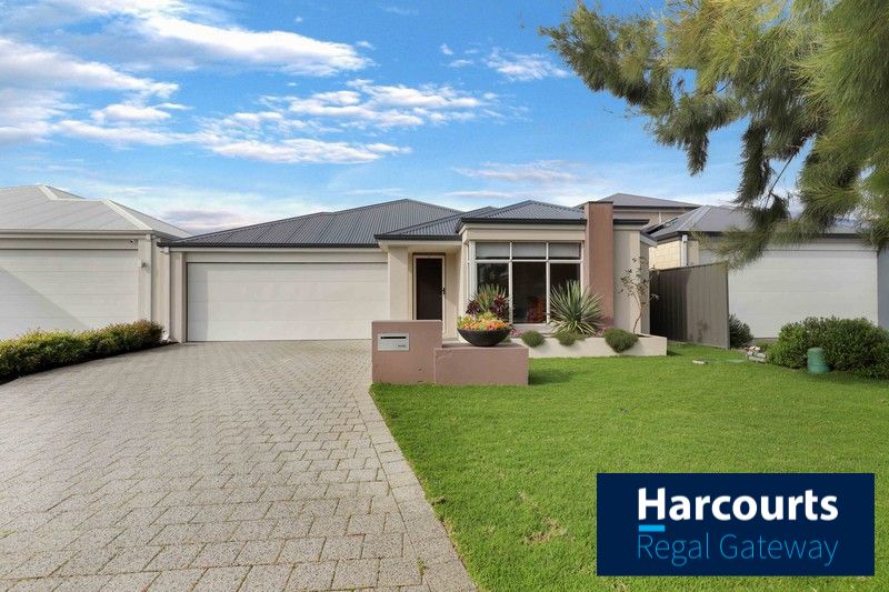 3 bedrooms House in 86 Fairweather Drive PIARA WATERS WA, 6112