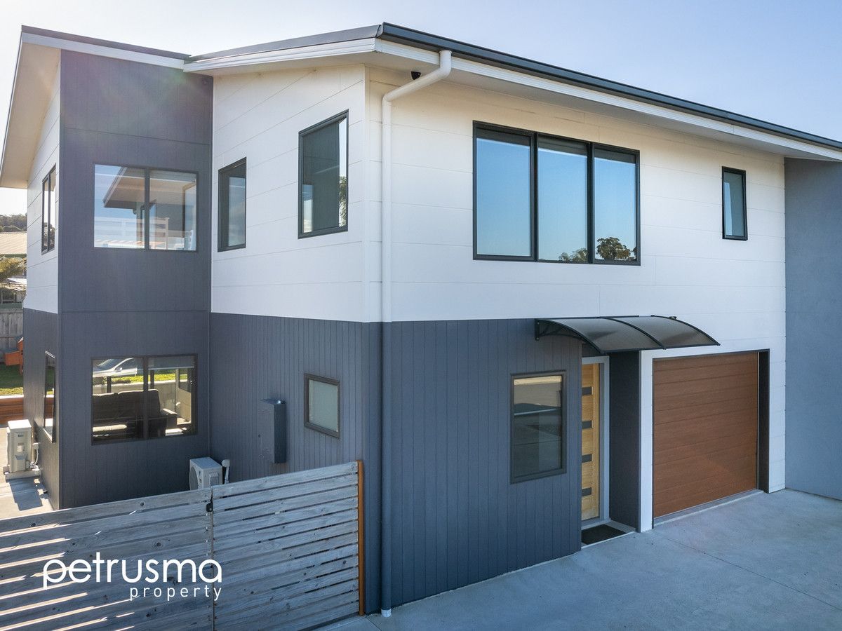 3 bedrooms Townhouse in 1/20 Bedstone Road OAKDOWNS TAS, 7019