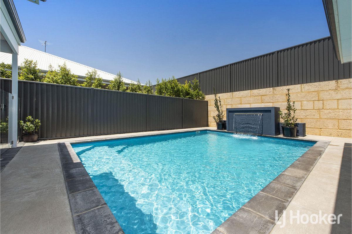 4 bedrooms House in 52 Bloomfield Parkway BALDIVIS WA, 6171