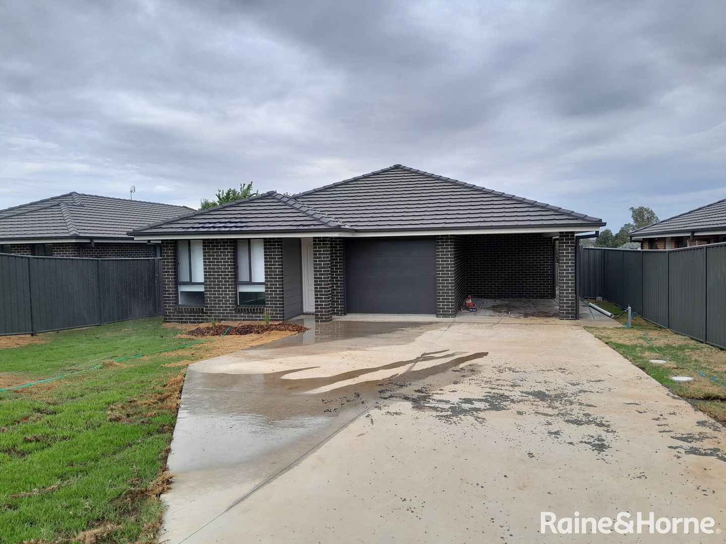 2/375 Armidale Road, Tamworth NSW 2340 House For Rent 360 Domain