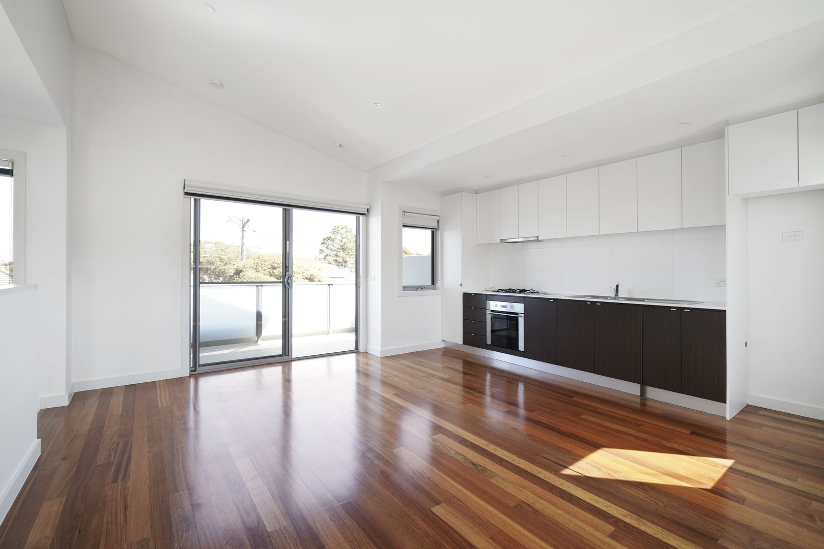 2/97-99 Whitelaw Street, Reservoir VIC 3073, Image 2