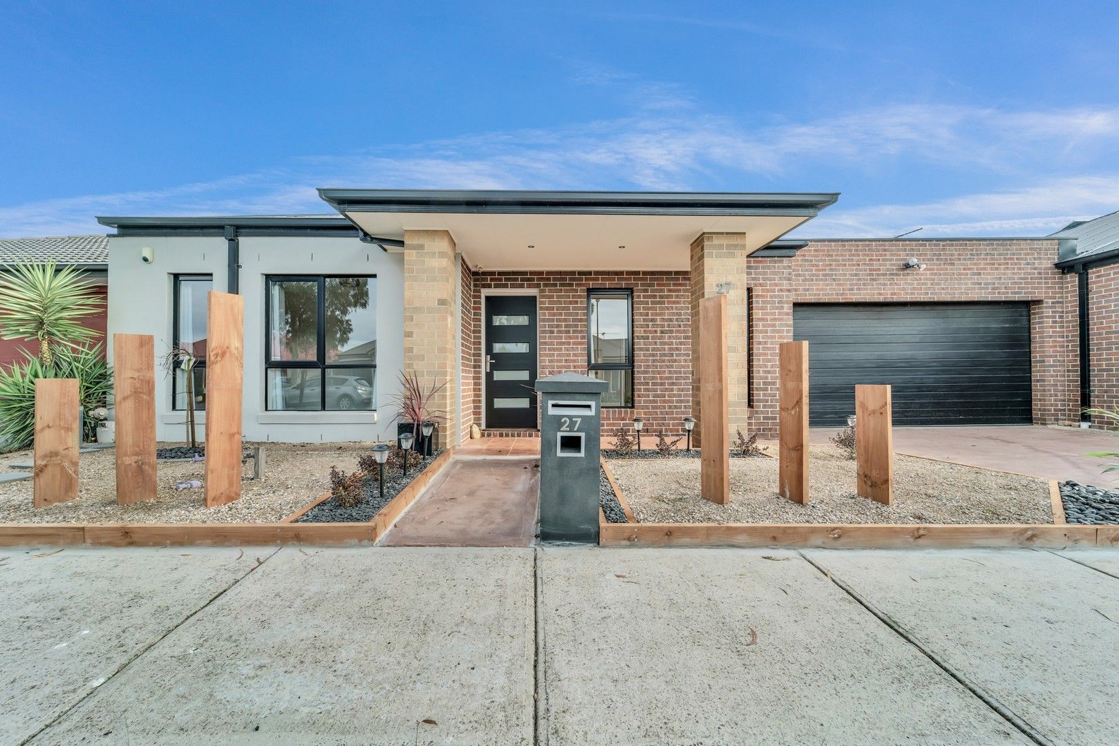 3 bedrooms House in 27 Dempster Drive CRAIGIEBURN VIC, 3064