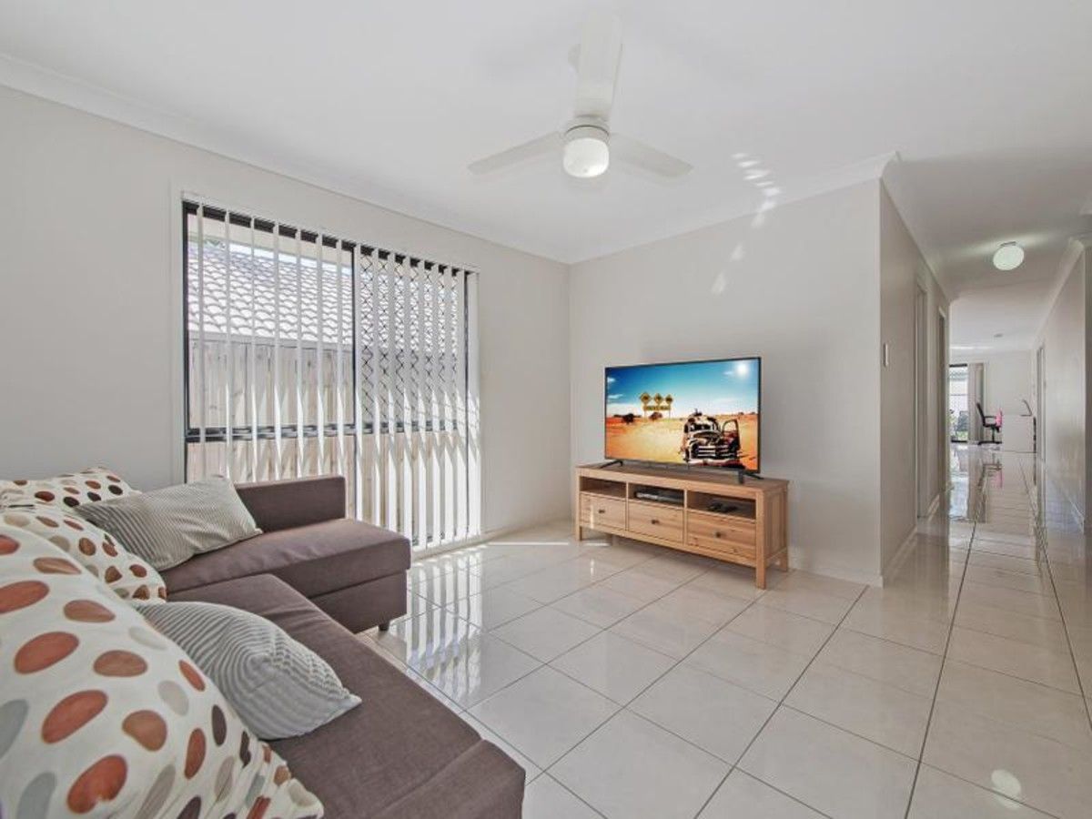 42 Curtis Street, Manly QLD 4179, Image 2