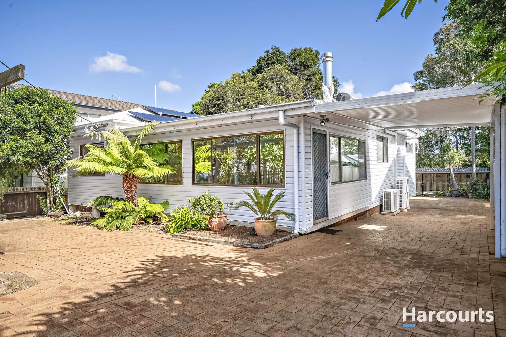 17 Lake Road, Fennell Bay NSW 2283, Image 0