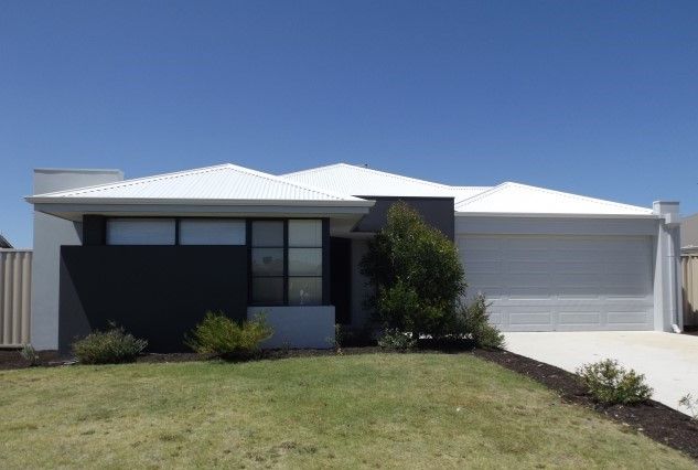 4 bedrooms House in 22 Jims Crescent SECRET HARBOUR WA, 6173