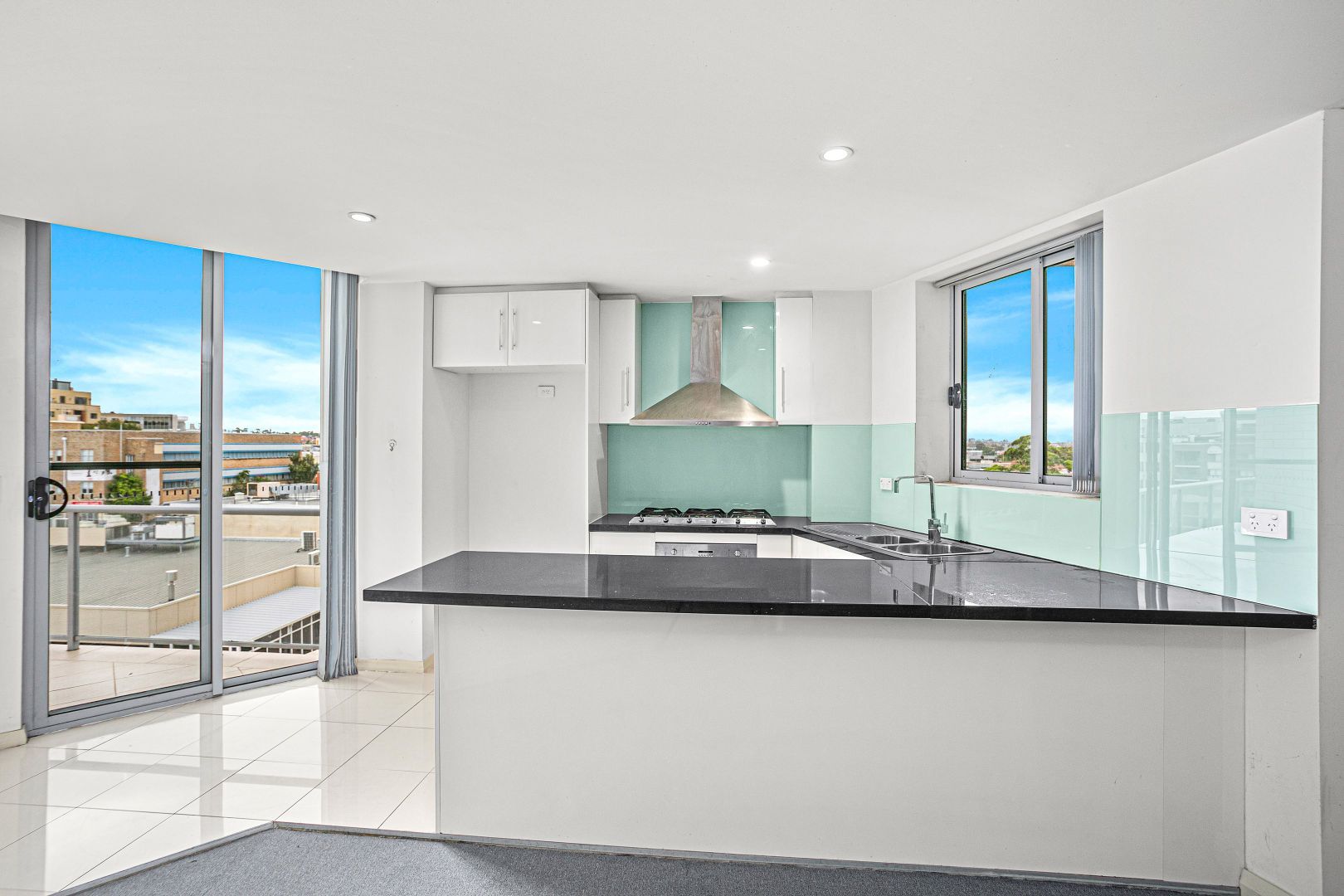 4 bedrooms Apartment / Unit / Flat in 606/8 Kensington Street KOGARAH NSW, 2217