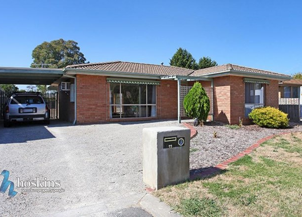 11 Wildwood Walk, Croydon South VIC 3136