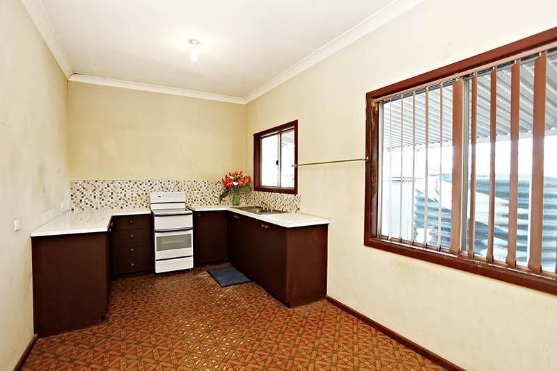 28 Fourth Road, BERKSHIRE PARK NSW 2765, Image 2