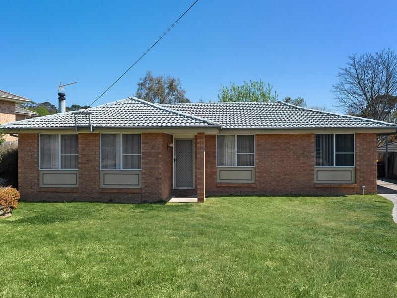 15 Paul Crescent, Moss Vale NSW 2577, Image 1