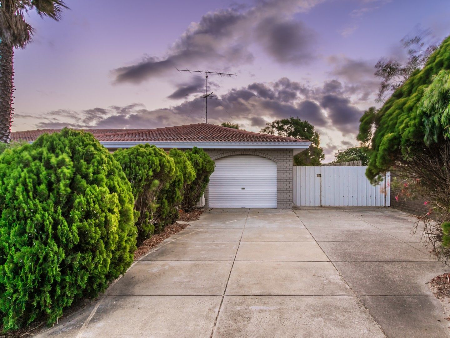 3 bedrooms House in 4 Benton Way SAFETY BAY WA, 6169