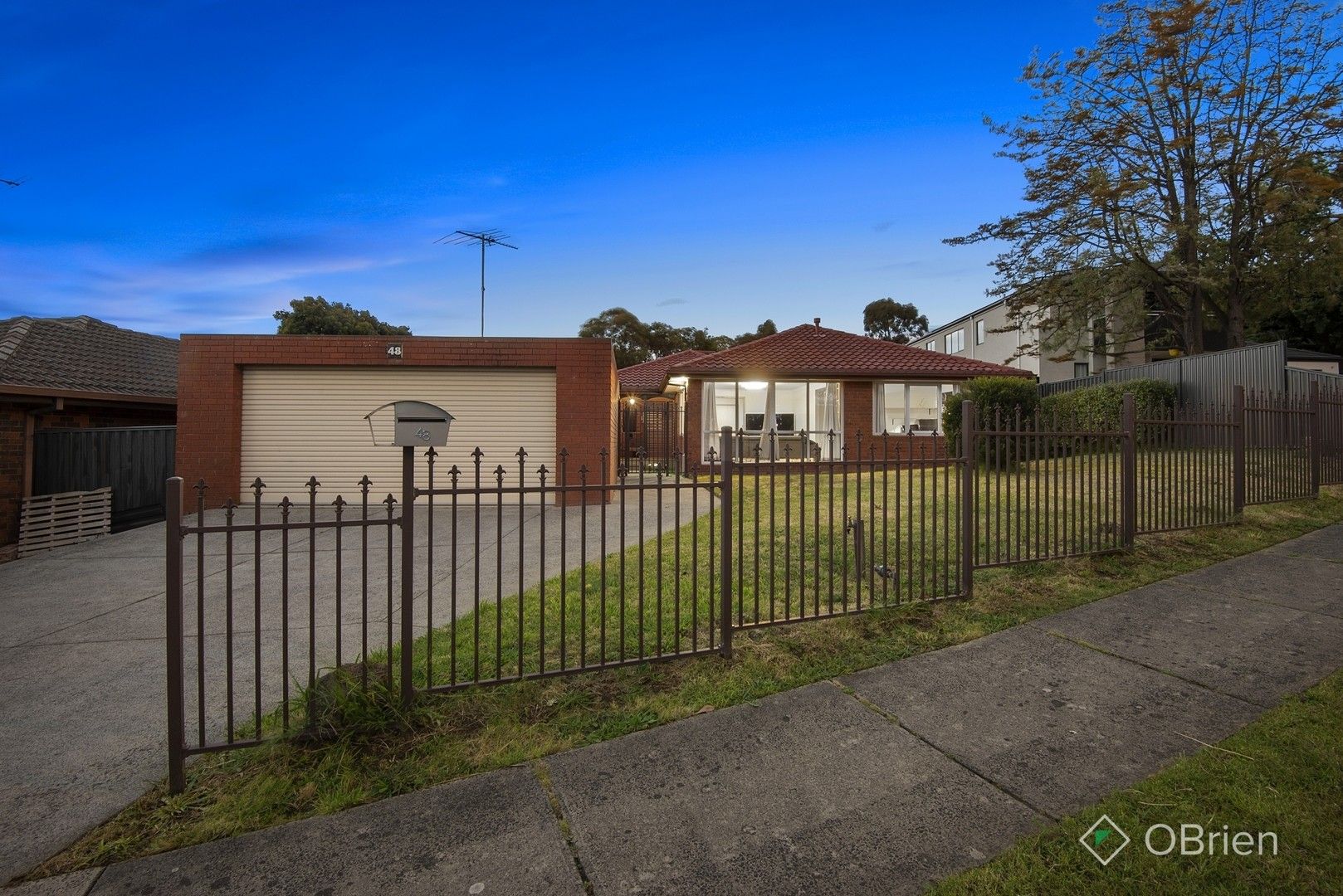 3 bedrooms House in 48 Chalcot Drive ENDEAVOUR HILLS VIC, 3802