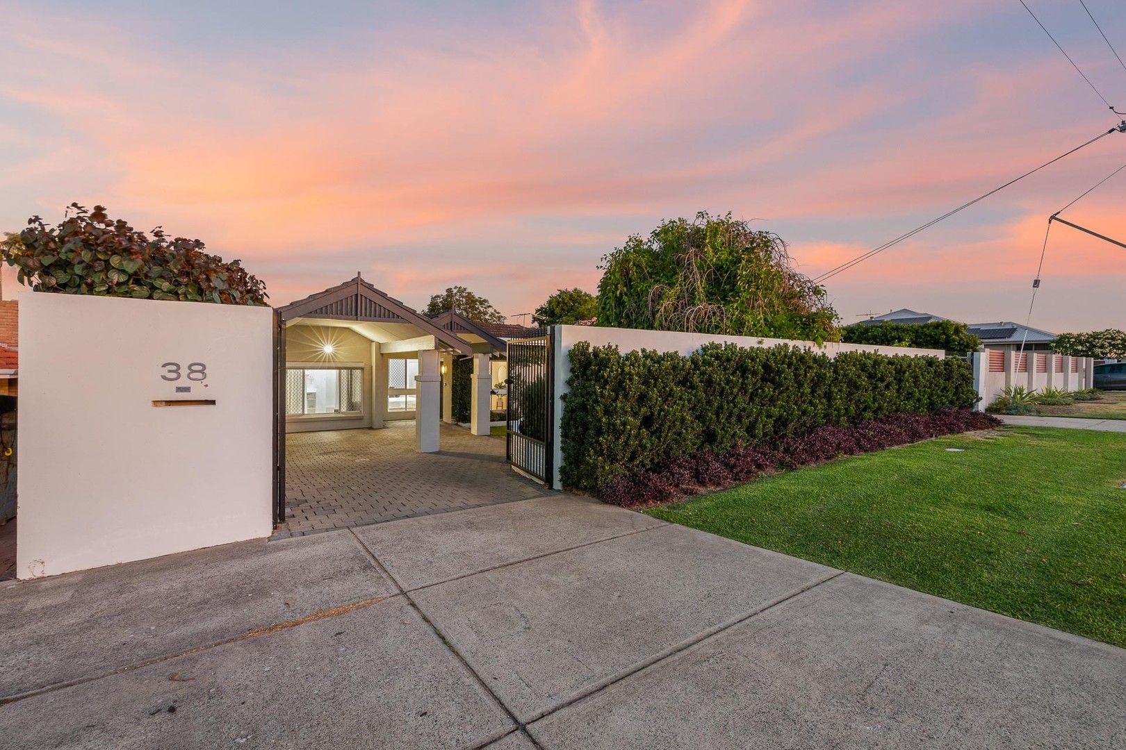 4 bedrooms House in 38 Williams Road MELVILLE WA, 6156