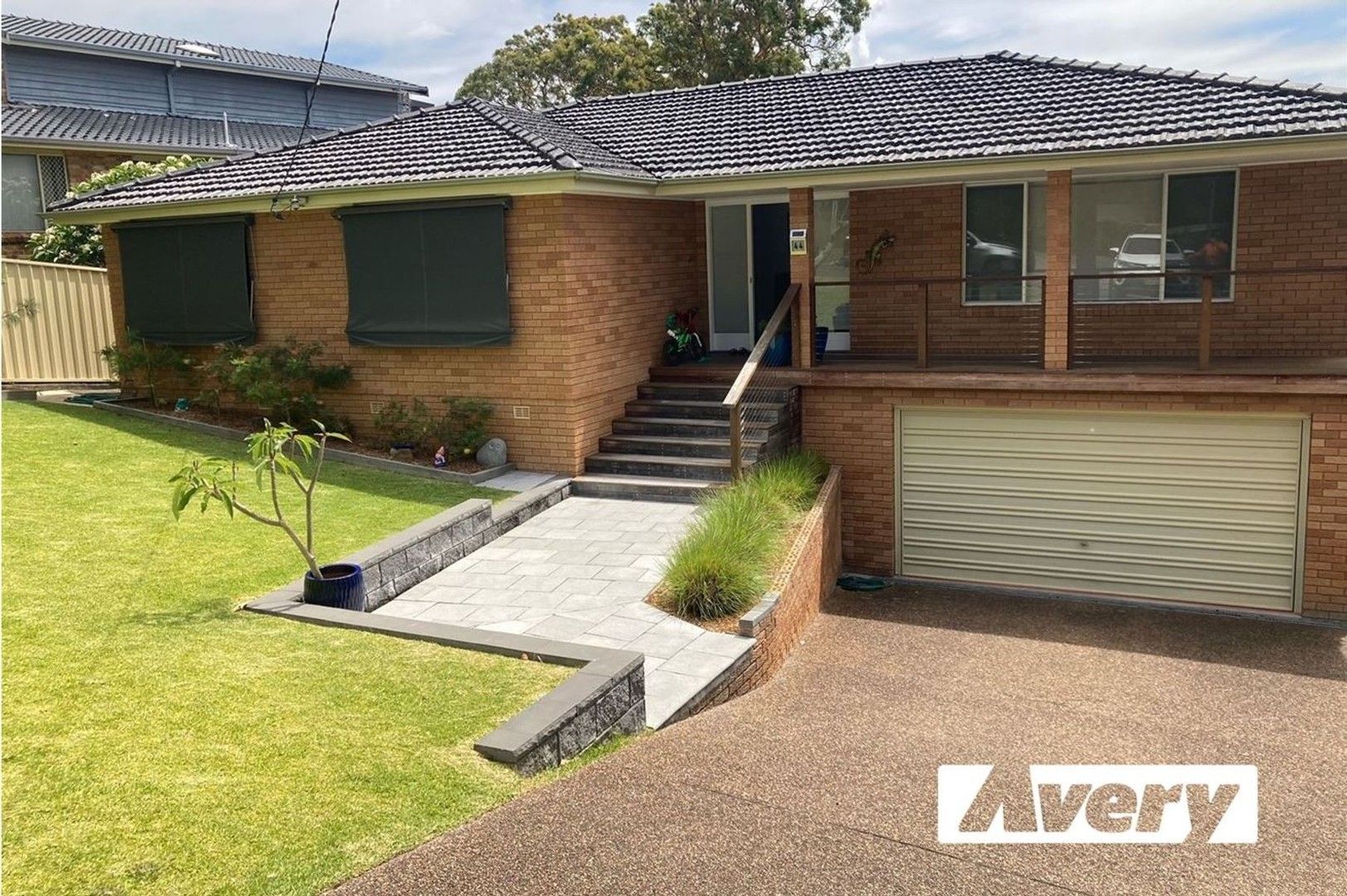 4 bedrooms House in 44 Alkrington Avenue FISHING POINT NSW, 2283