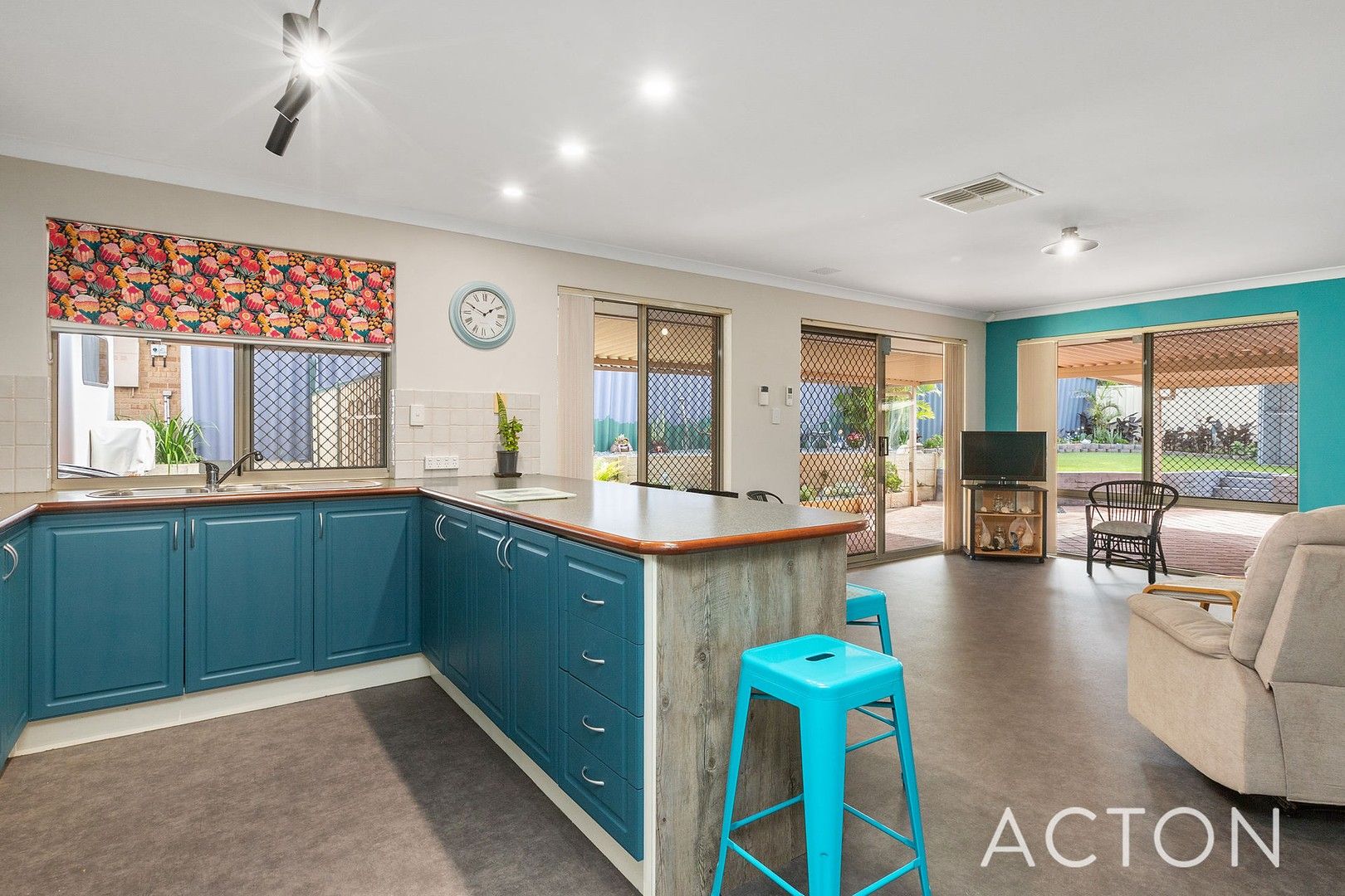 8 Milne Lane, Parmelia WA 6167, Image 0